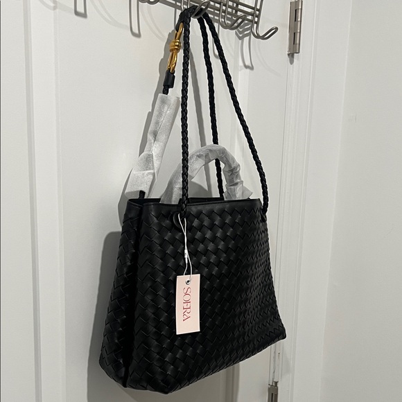 Sleek Soera Black Woven Tote Bag - Picture 4 of 12